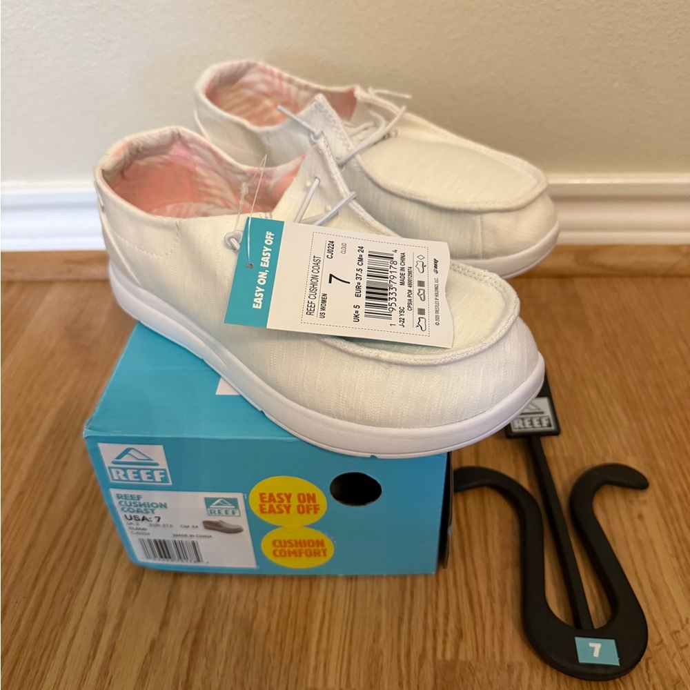 Reef Kids White Slippers